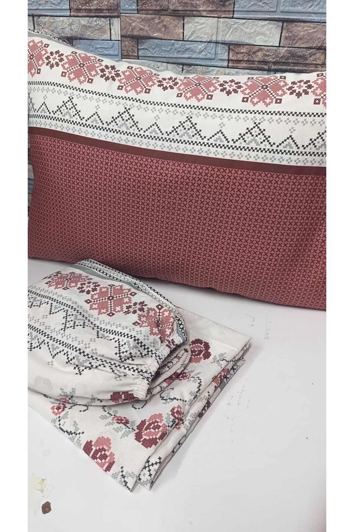 Çift Kişilik Kanaviçe Desen Pamuklu Lastikli Çarşaf Takımı KİREMİT