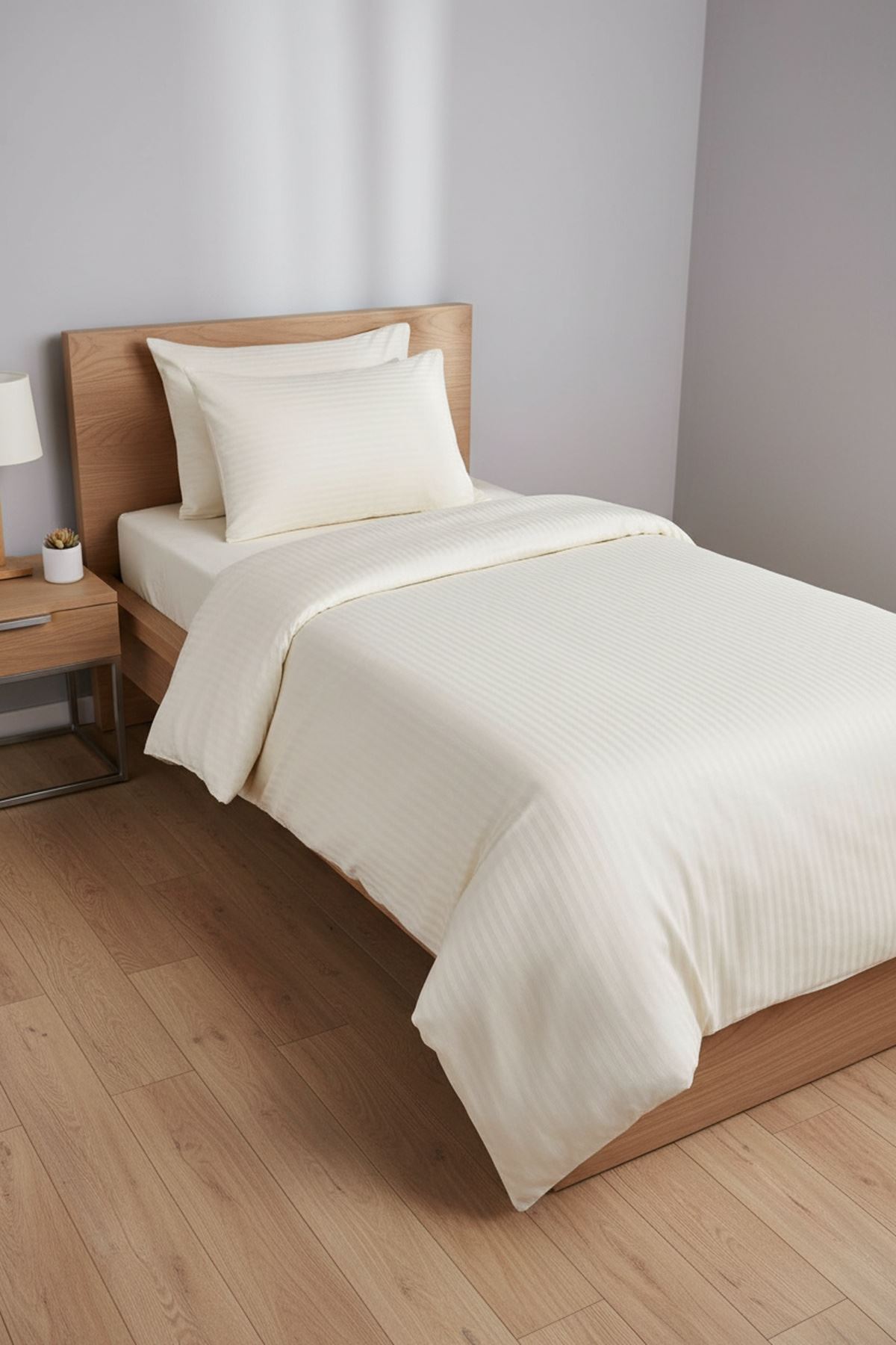 5 Yıldızlı Lüx Otel Tipi Tek Kişilik Lastikli Çizgili Pamuk Saten Nevresim Takımı Krem