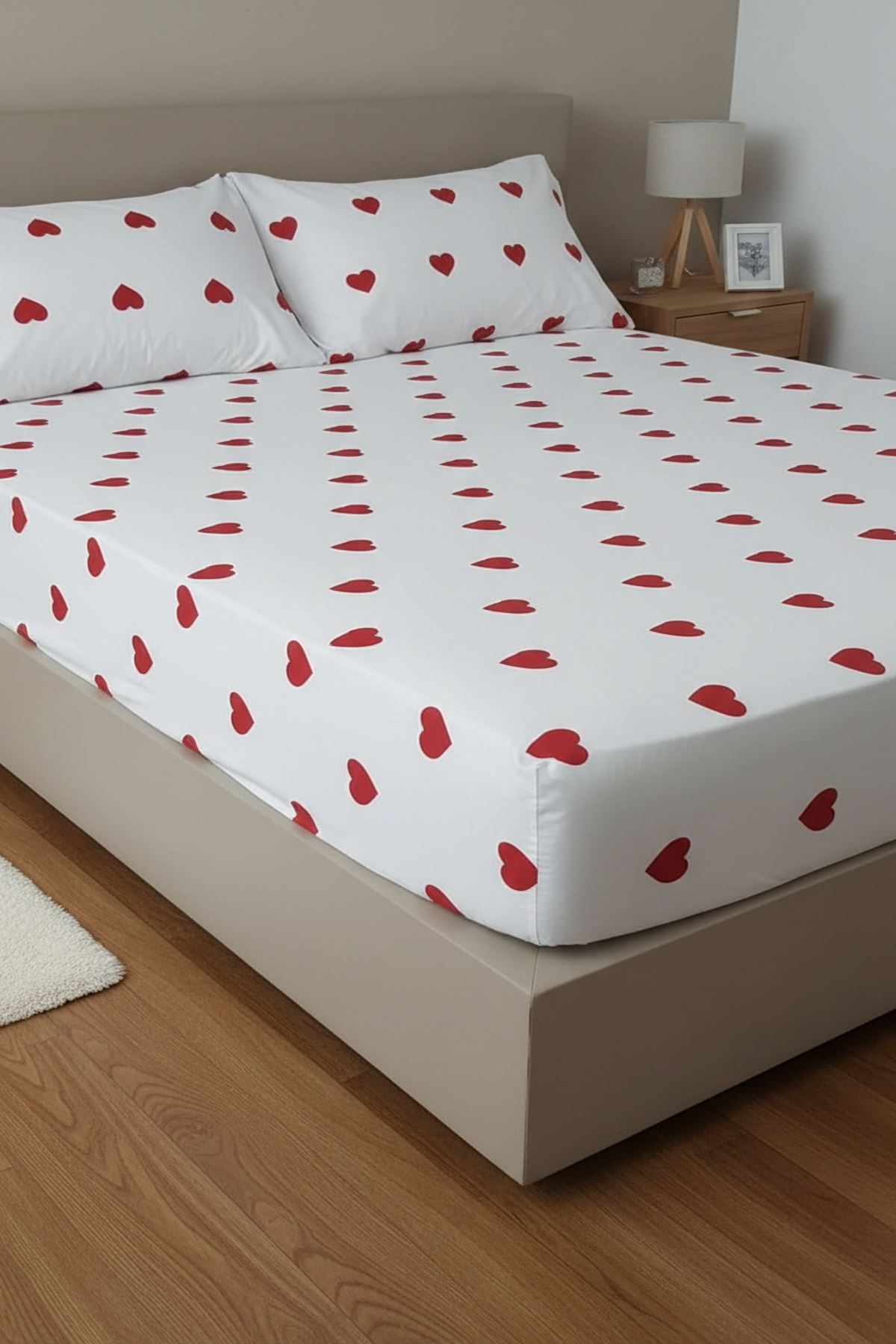 PAMUKLU KALP DESEN ÇİFT KİŞİLİK LASTİKLİ ÇARŞAF TAKIMI BEYAZ KIRMIZI