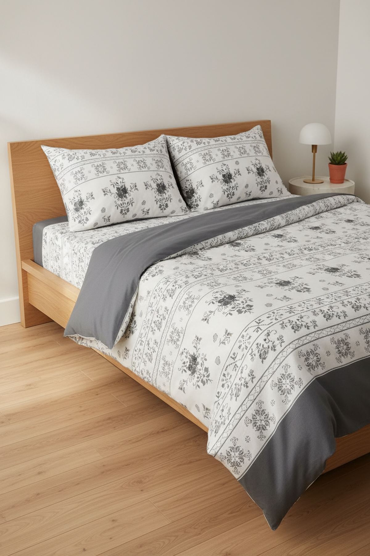 180 X 200 Battal Boy Lastikli Çarşaf Yeni Kanaviçe Gül Desen Nevresim Takımı Gri