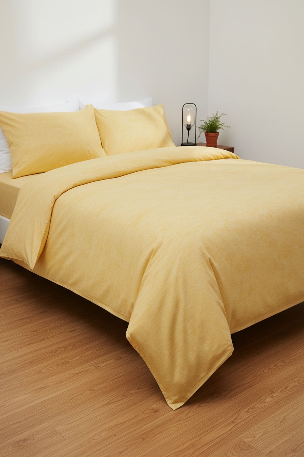 180 X 200 Battal Boy Lastikli Çarşaf Düz Renk Nevresim Takımı Sarı