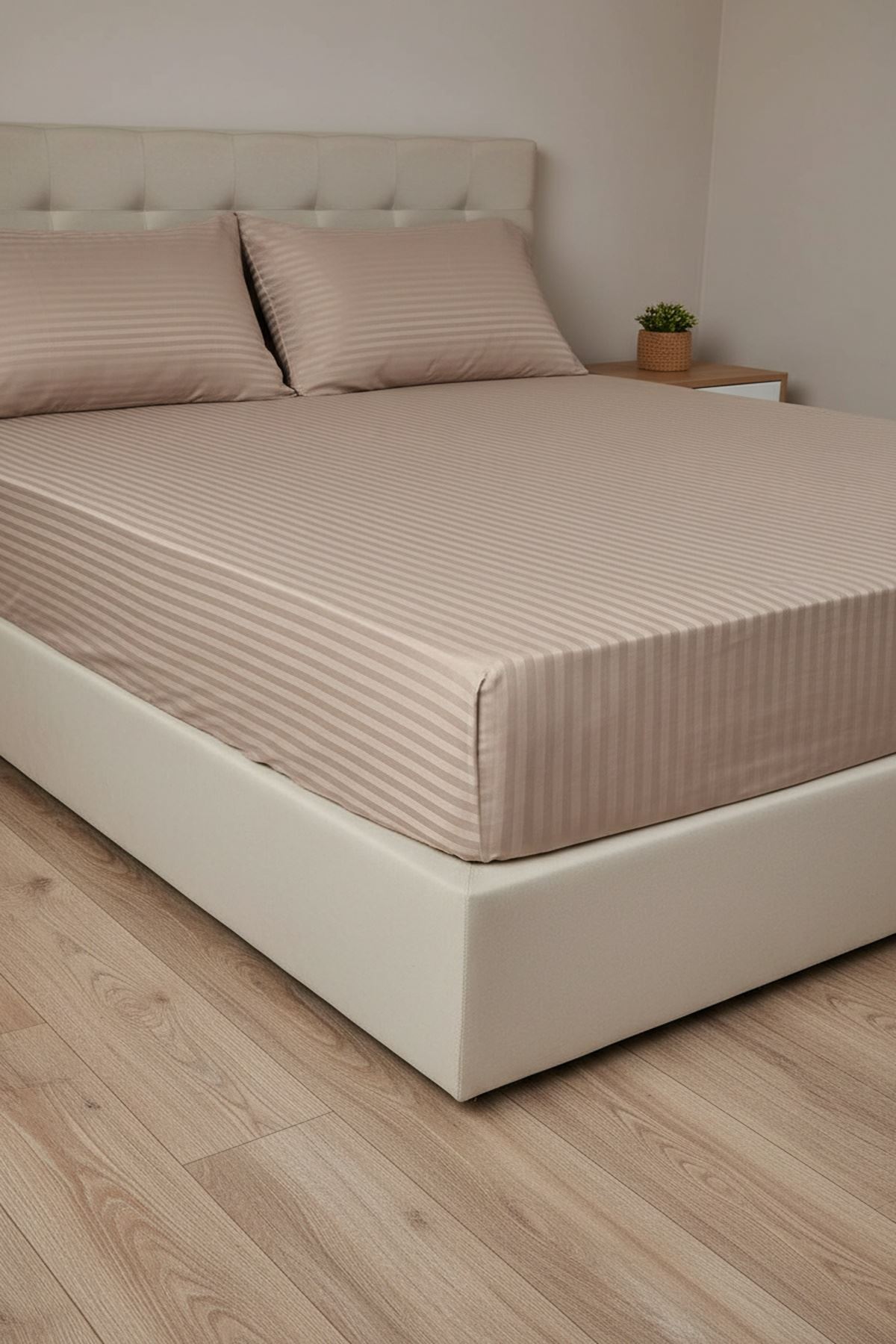 ÇİFT KİŞİLİK SATEN LASTİKLİ ÇARŞAF TAKIMI ( 160X200 & 180X200 ) KAHVERENGİ