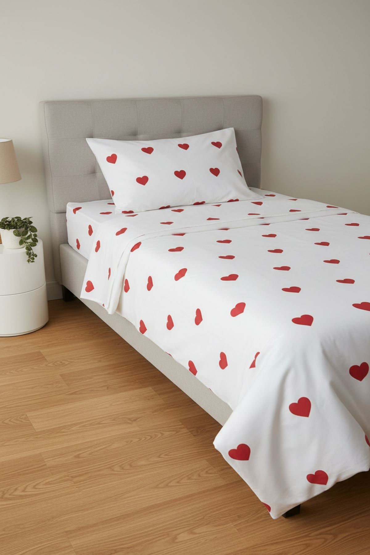 120 x 200 Yataklar İçin Pamuklu Kalp Desen Nevresim Takımı Beyaz Kırmızı