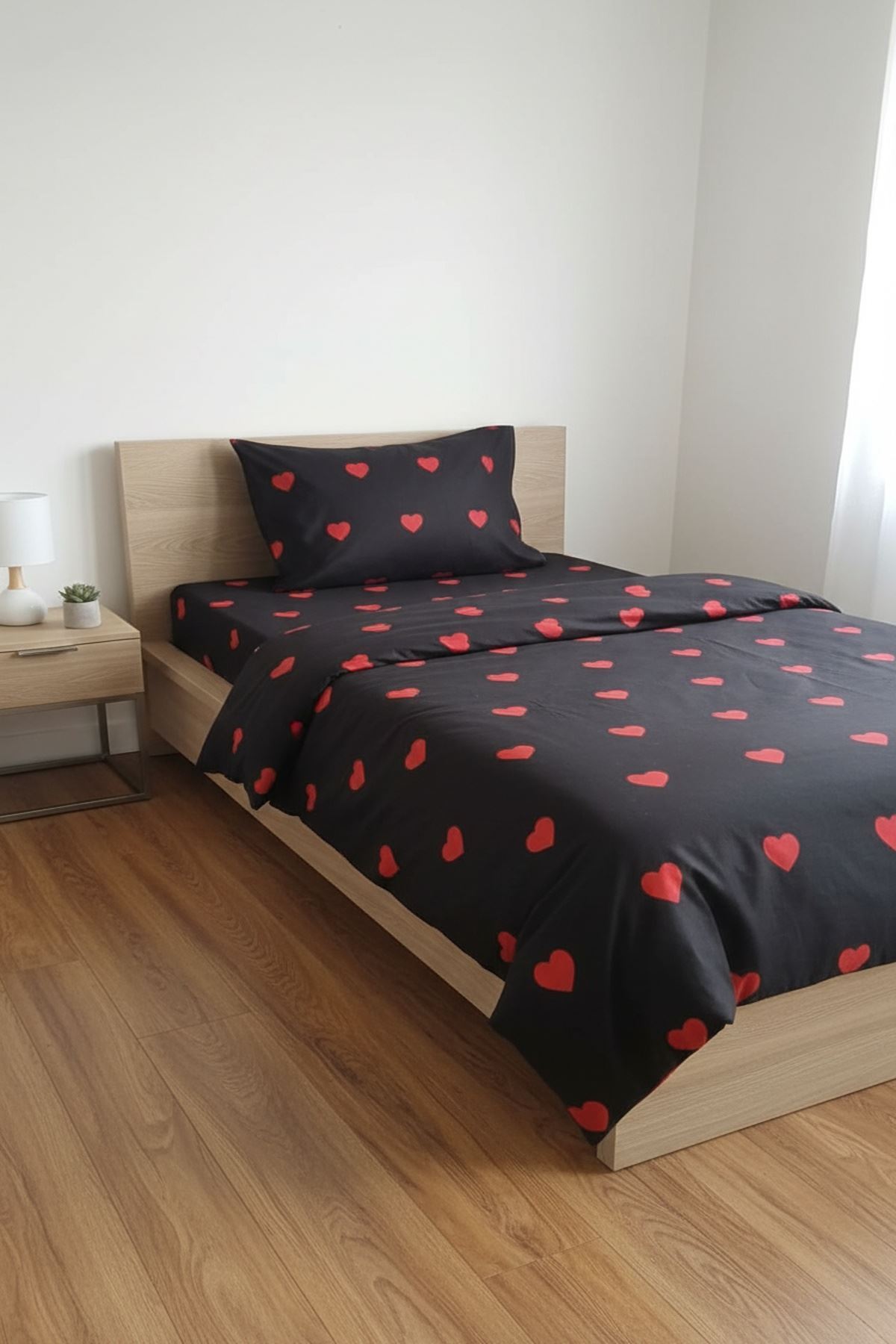 120 x 200 Yataklar İçin Pamuklu Kalp Desen Nevresim Takımı Siyah