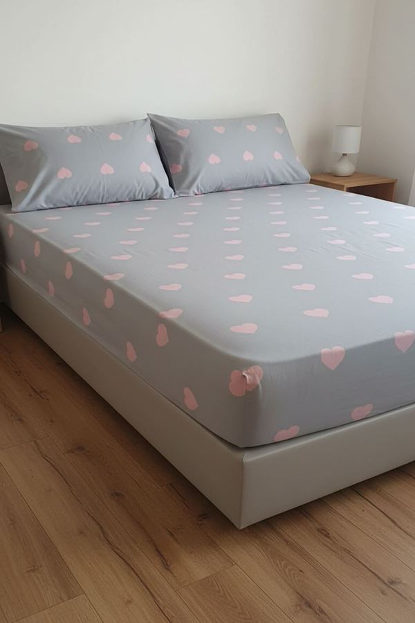 PAMUKLU KALP DESEN ÇİFT KİŞİLİK LASTİKLİ ÇARŞAF TAKIMI GRİ