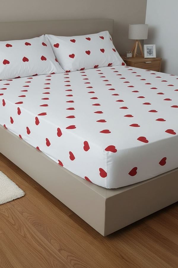 PAMUKLU KALP DESEN ÇİFT KİŞİLİK LASTİKLİ ÇARŞAF TAKIMI BEYAZ KIRMIZI