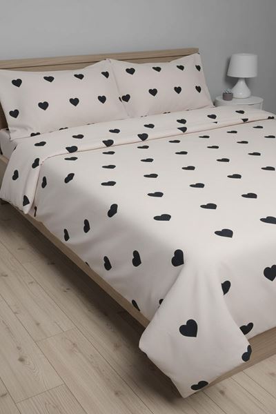 PAMUKLU KALP DESEN ÇİFT KİŞİLİK NEVRESİM TAKIMI (ÇARŞAFI LASTİKLİ) BEJ